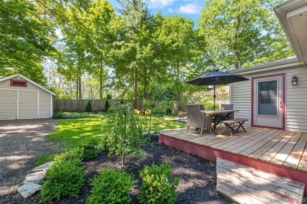 406 E Sherman Street Holly Village MI 48442