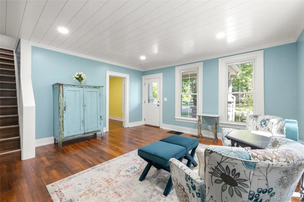 406 E Sherman Street Holly Village MI 48442