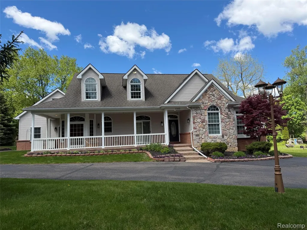 1143 Brewster Road Rochester City MI 48306