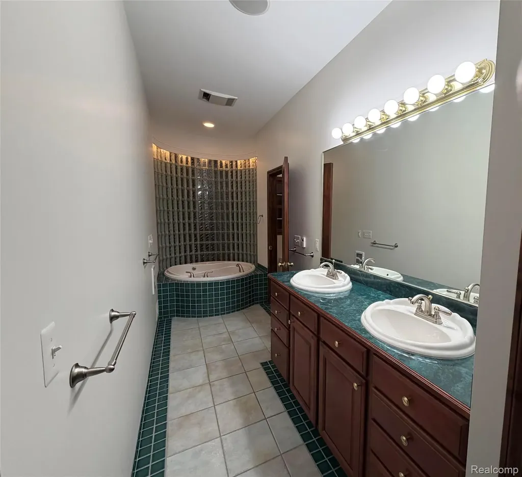 1143 Brewster Road Rochester City MI 48306