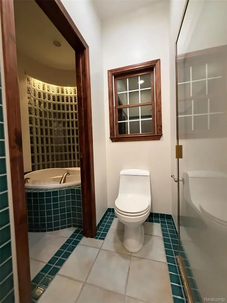 1143 Brewster Road Rochester City MI 48306