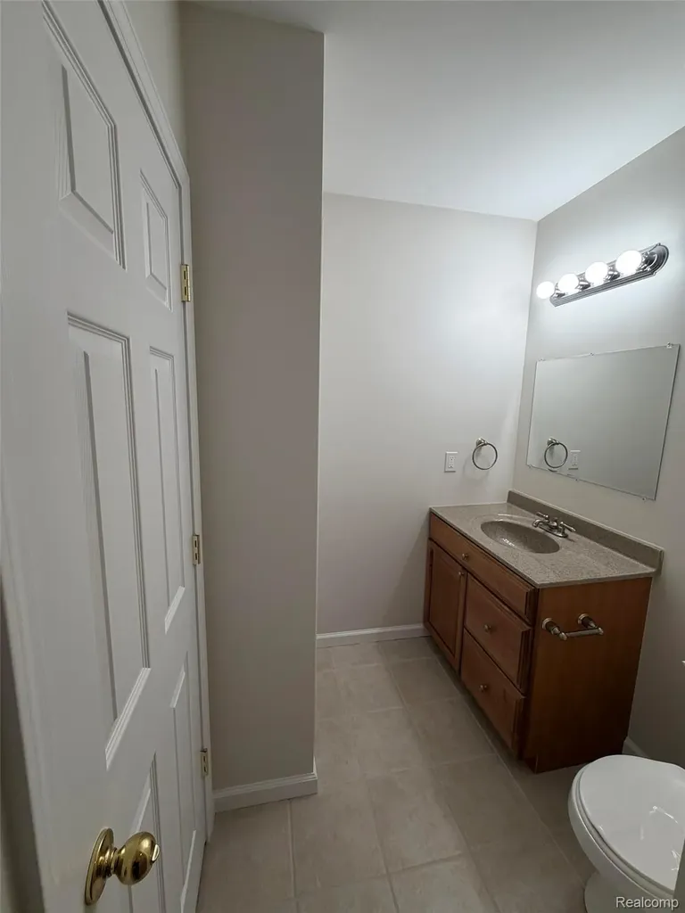 1143 Brewster Road Rochester City MI 48306