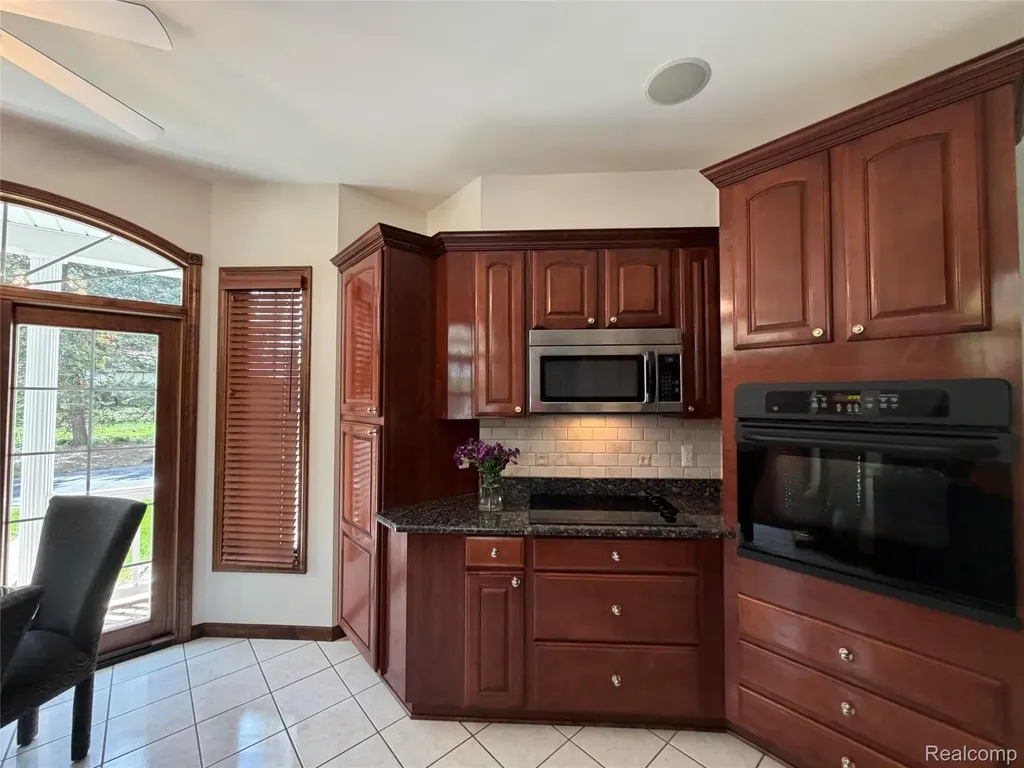 1143 Brewster Road Rochester City MI 48306