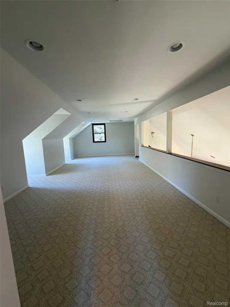 1143 Brewster Road Rochester City MI 48306