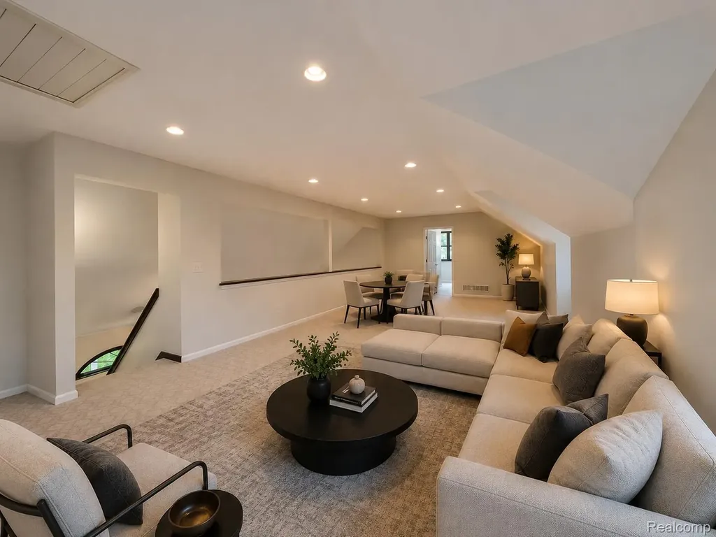 1143 Brewster Road Rochester City MI 48306