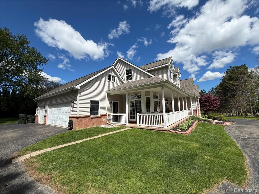 1143 Brewster Road Rochester City MI 48306