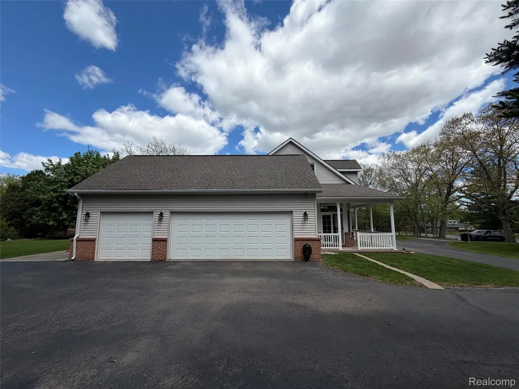 1143 Brewster Road Rochester City MI 48306