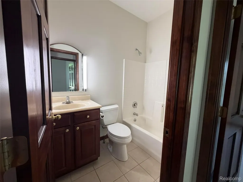 1143 Brewster Road Rochester City MI 48306