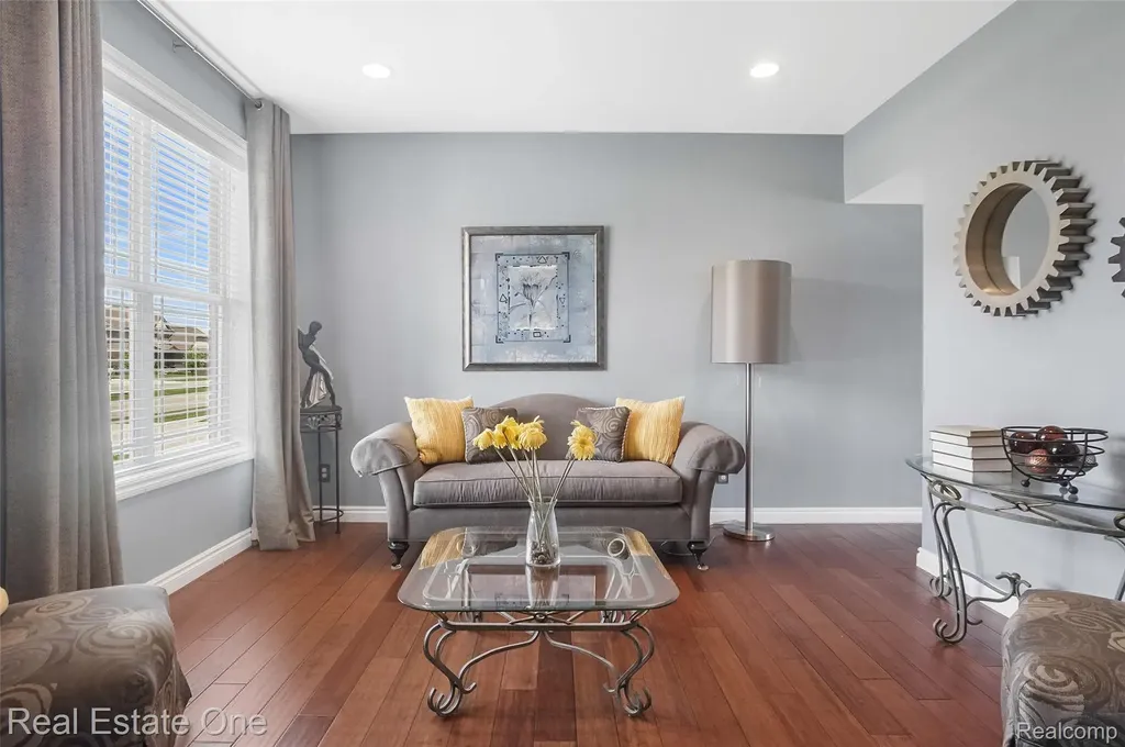 26608 Fountain View Boulevard Chesterfield Township MI 48051