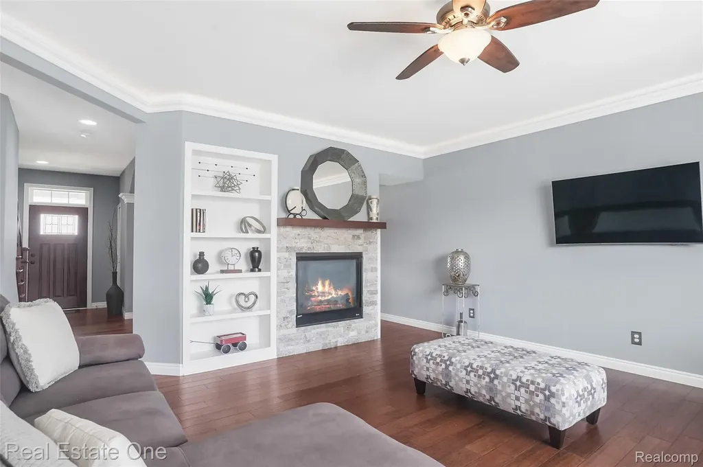 26608 Fountain View Boulevard Chesterfield Township MI 48051