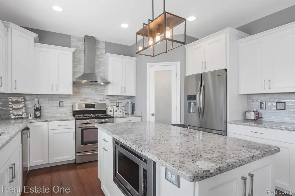 26608 Fountain View Boulevard Chesterfield Township MI 48051