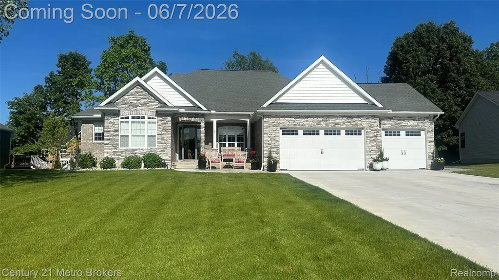 16437 Sleepy Hollow Drive Fenton Charter Township MI 48430