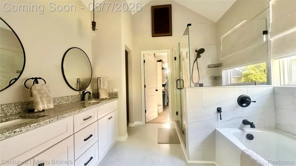 16437 Sleepy Hollow Drive Fenton Charter Township MI 48430