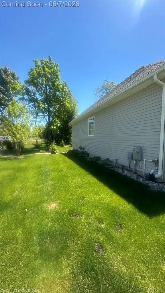 16437 Sleepy Hollow Drive Fenton Charter Township MI 48430