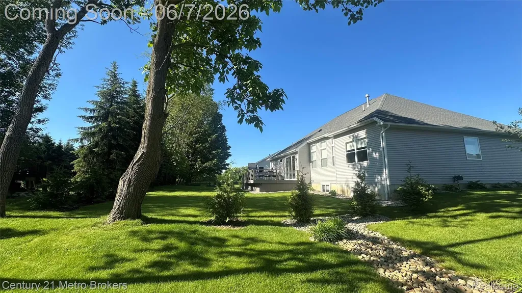 16437 Sleepy Hollow Drive Fenton Charter Township MI 48430