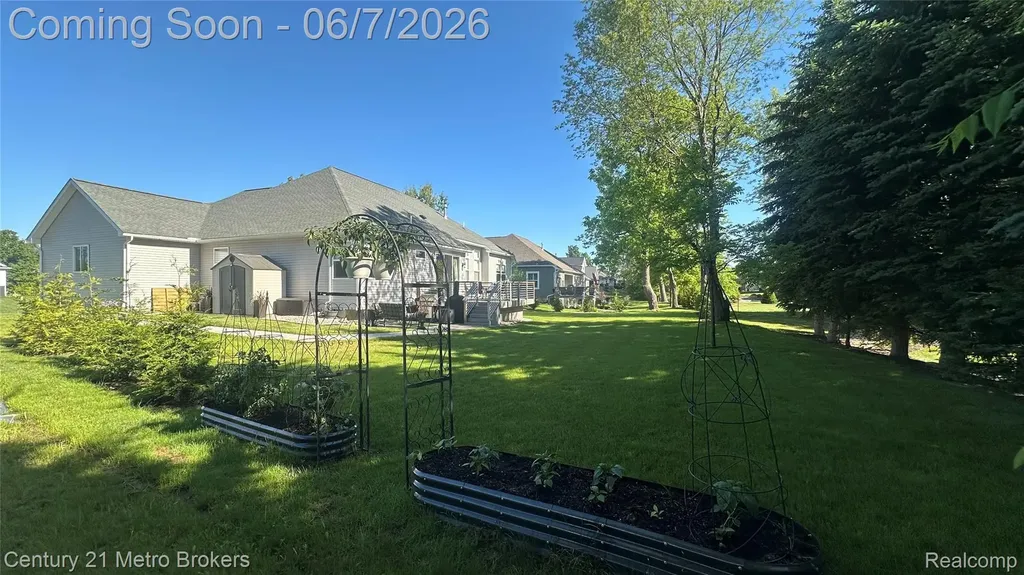 16437 Sleepy Hollow Drive Fenton Charter Township MI 48430