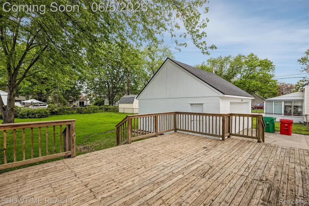 23101 Shakespeare Avenue Eastpointe City MI 48021