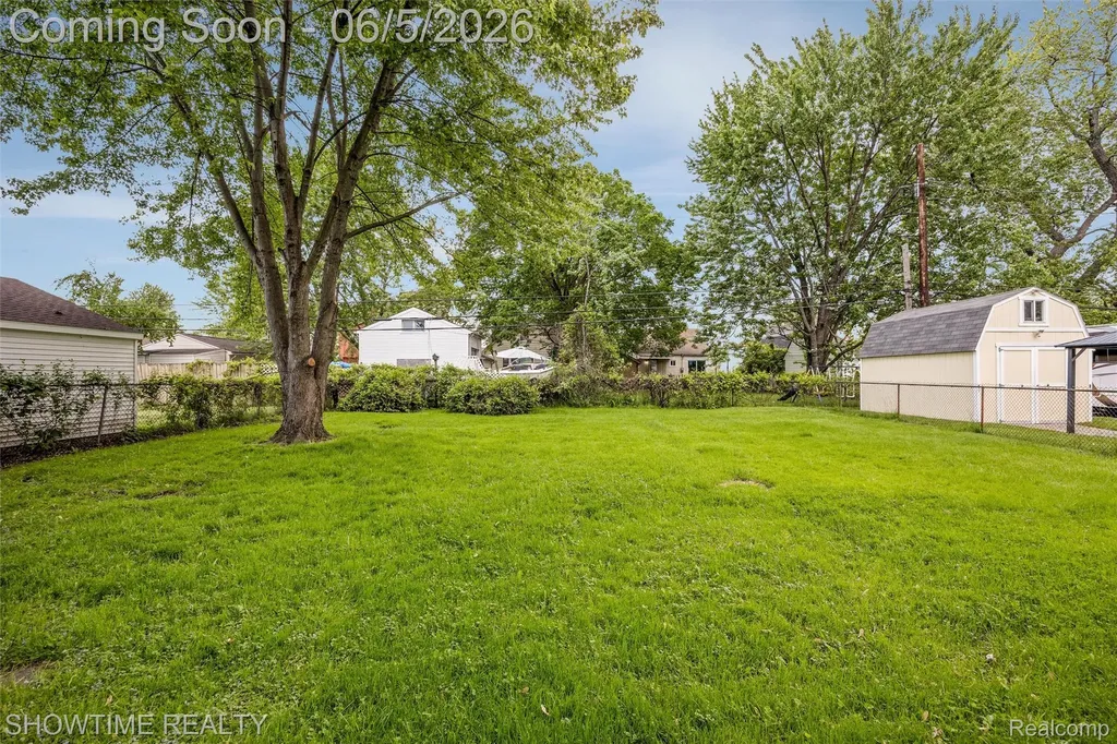 23101 Shakespeare Avenue Eastpointe City MI 48021