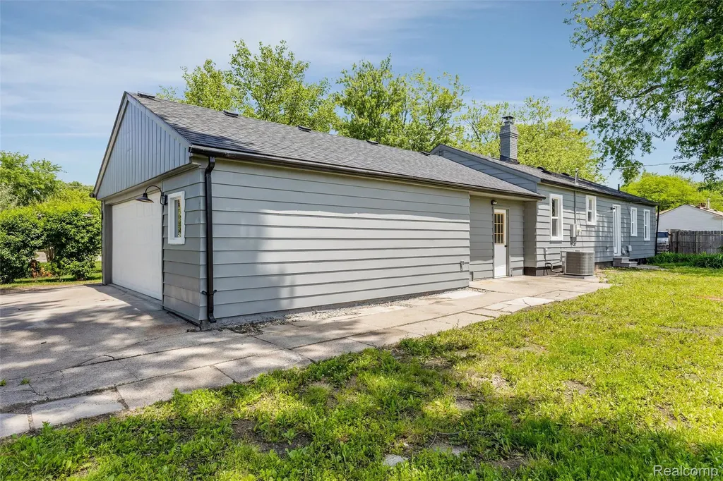 32443 Florence Street Garden City City MI 48135