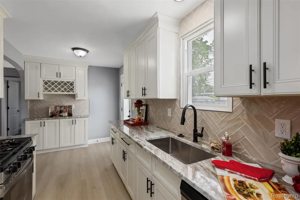 32443 Florence Street Garden City City MI 48135