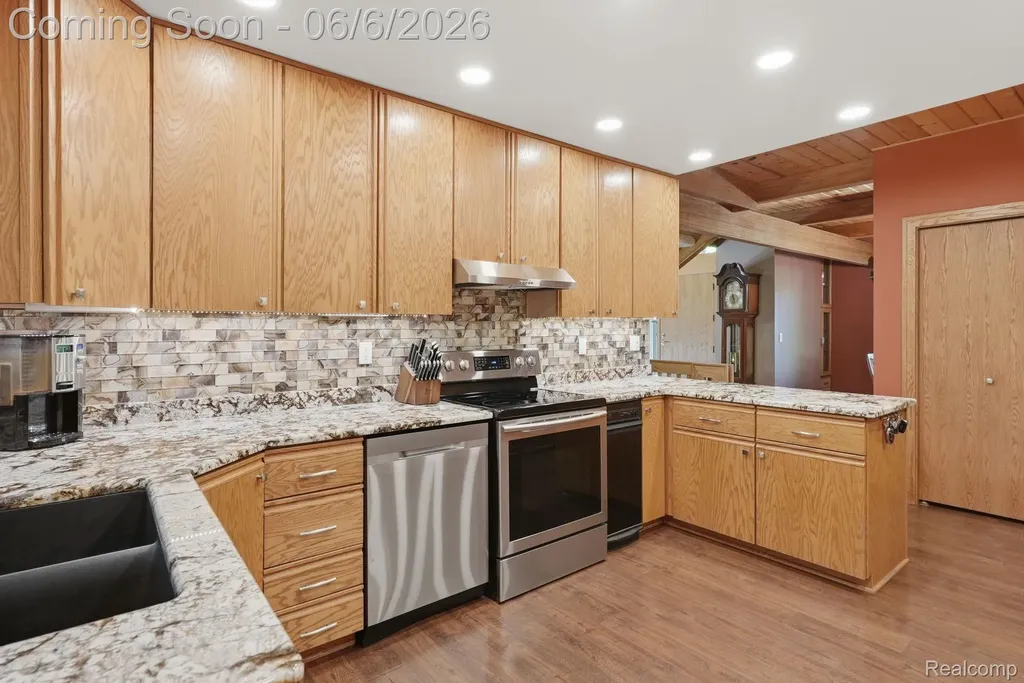 356 Avanti Lane Highland Charter Township MI 48357