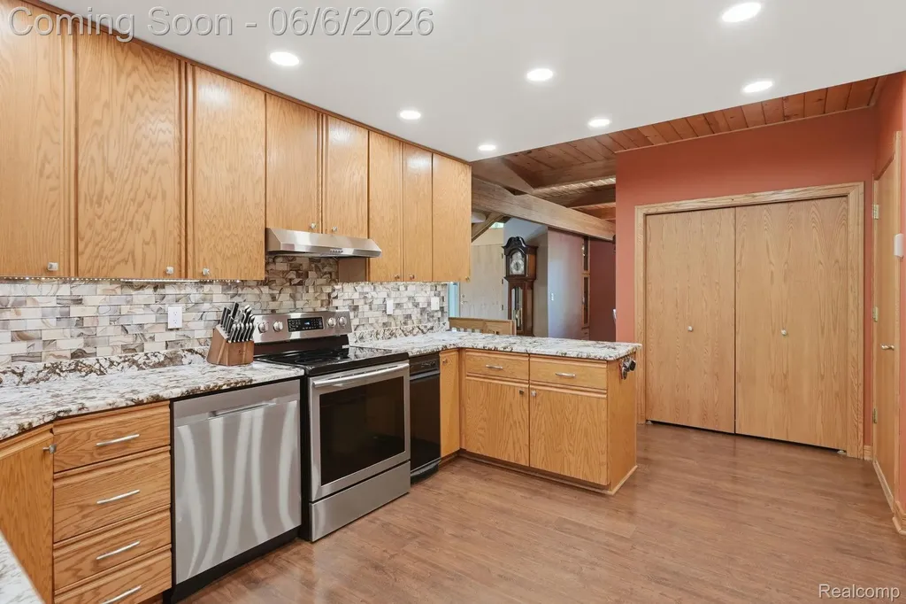 356 Avanti Lane Highland Charter Township MI 48357