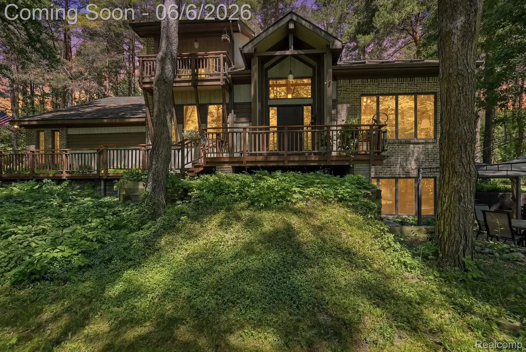 356 Avanti Lane Highland Charter Township MI 48357