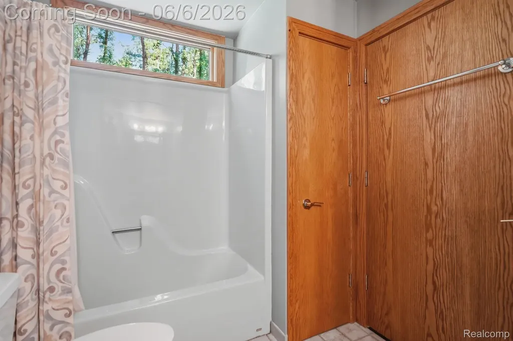 356 Avanti Lane Highland Charter Township MI 48357