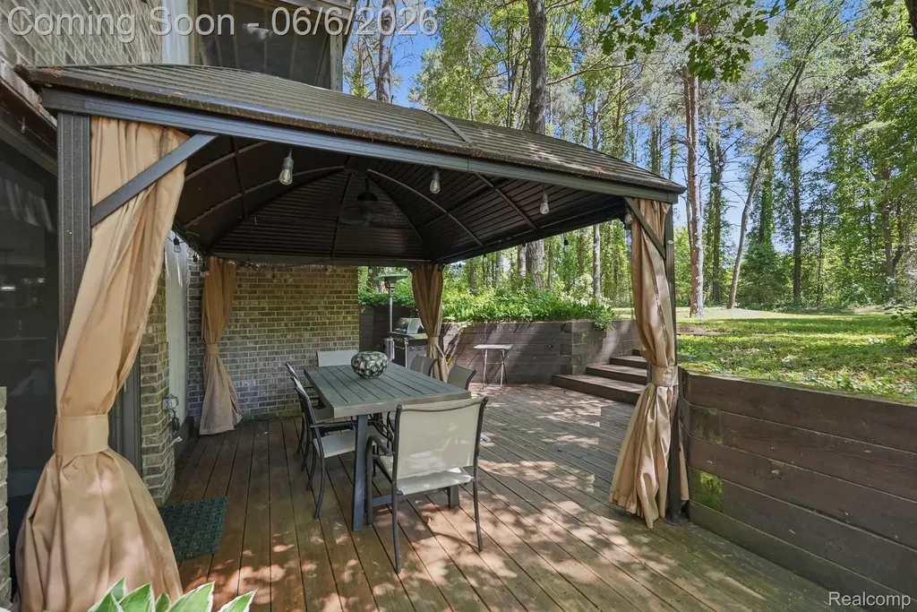 356 Avanti Lane Highland Charter Township MI 48357