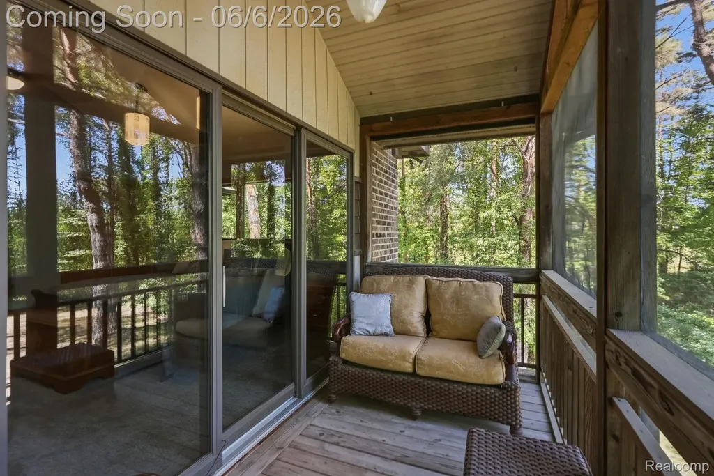 356 Avanti Lane Highland Charter Township MI 48357