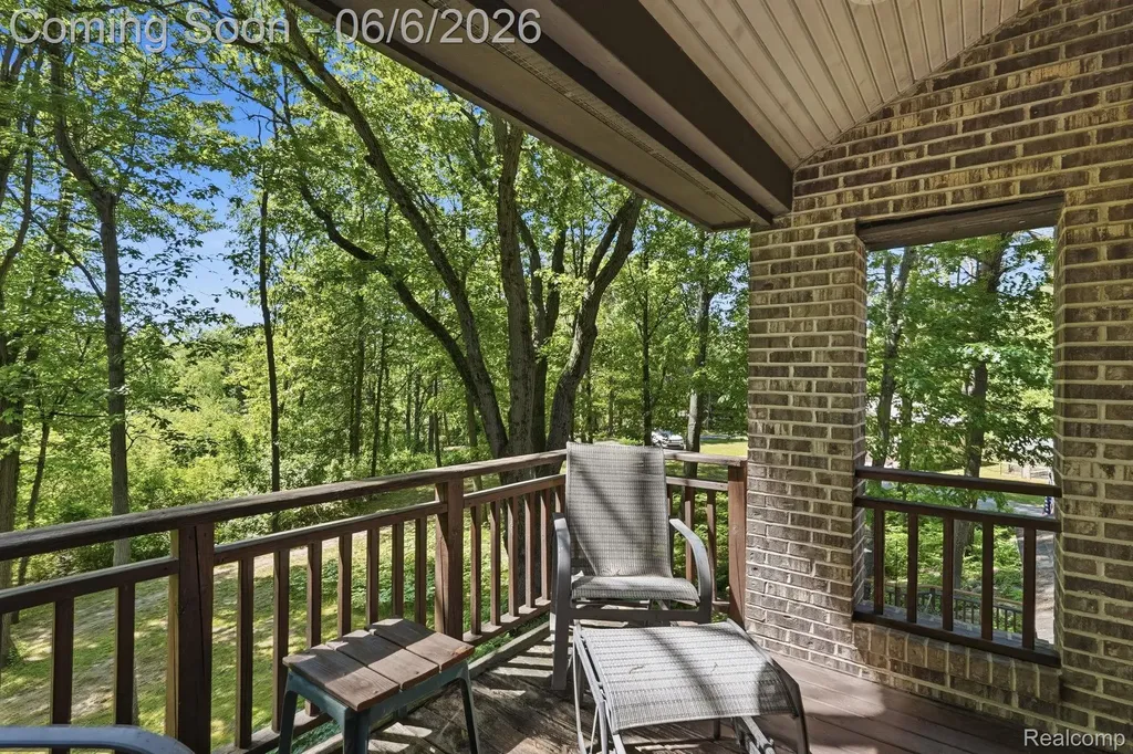 356 Avanti Lane Highland Charter Township MI 48357