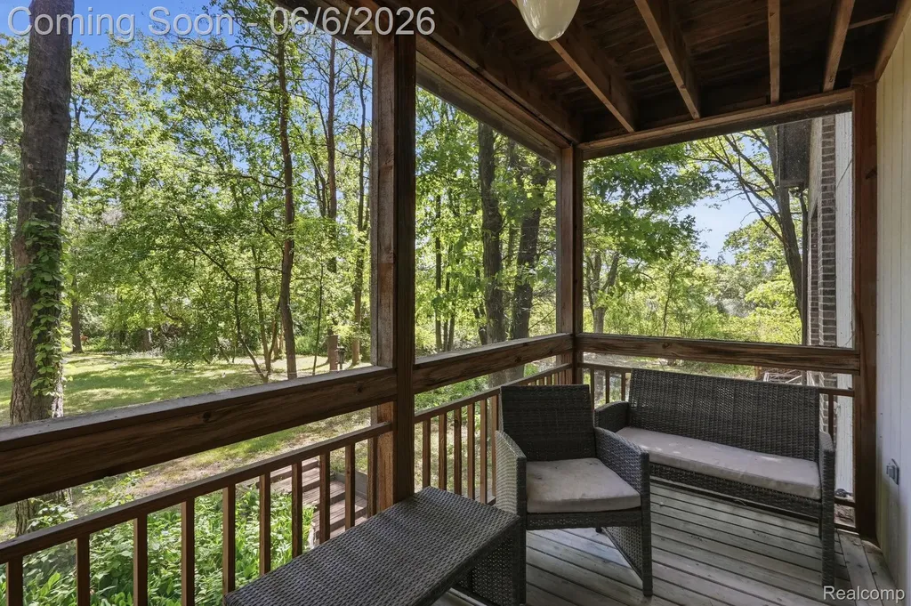356 Avanti Lane Highland Charter Township MI 48357