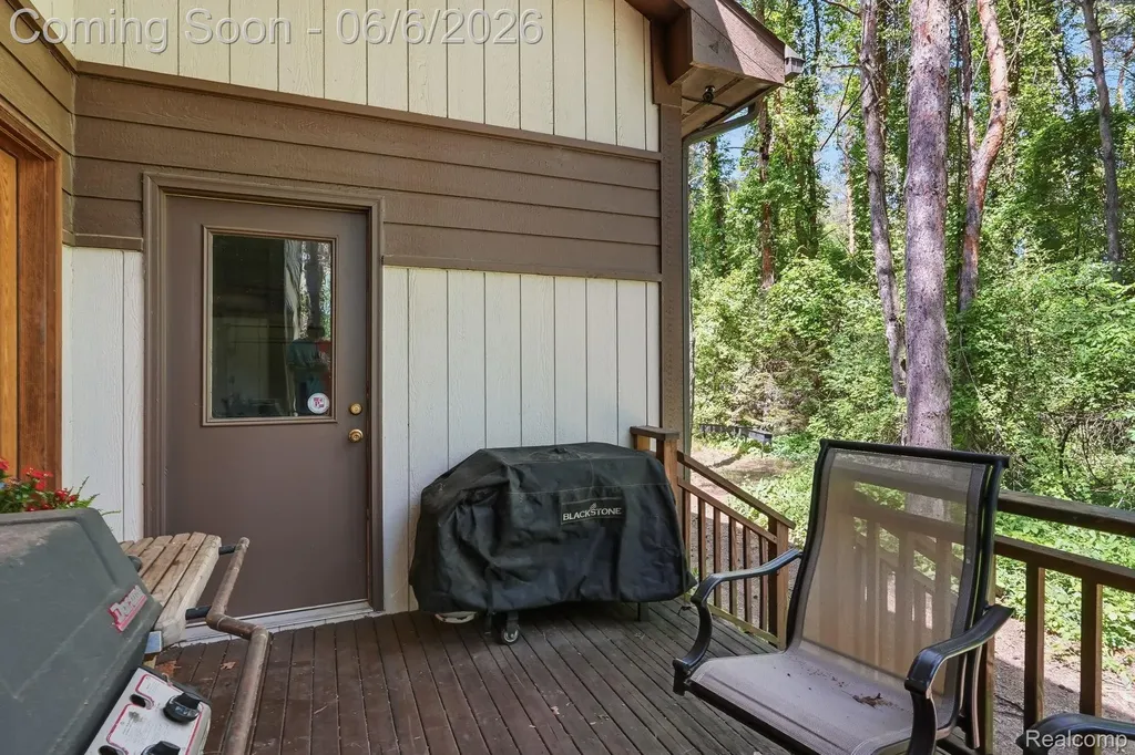 356 Avanti Lane Highland Charter Township MI 48357