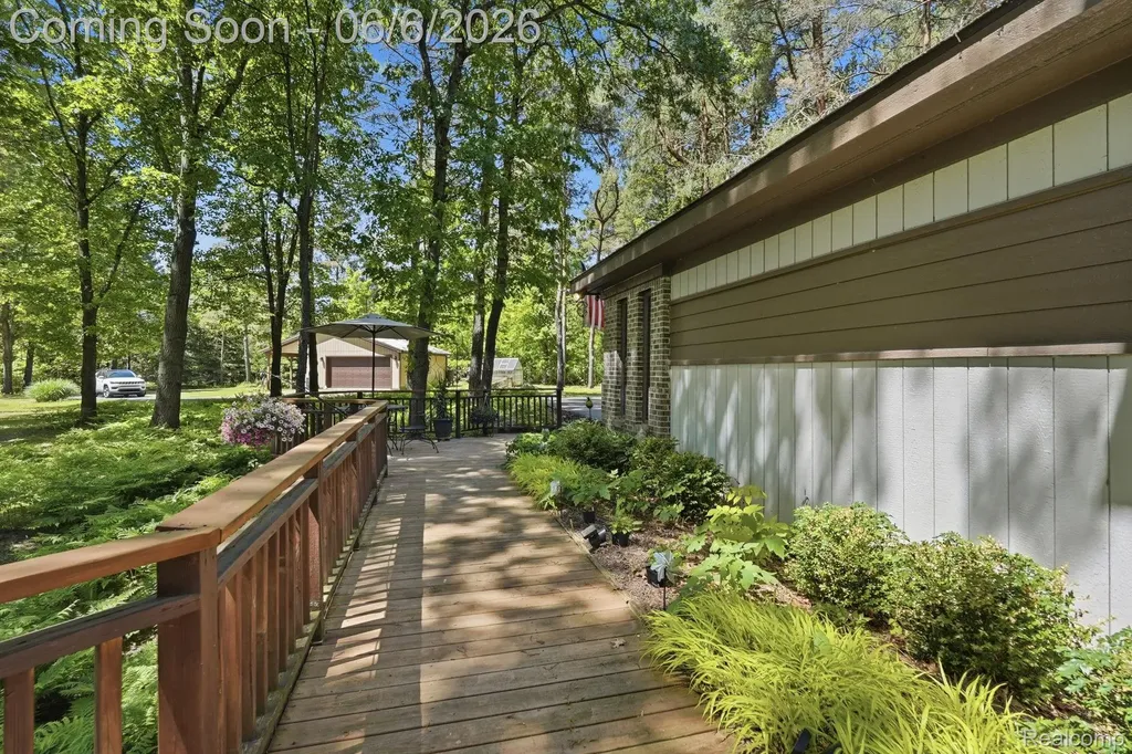 356 Avanti Lane Highland Charter Township MI 48357