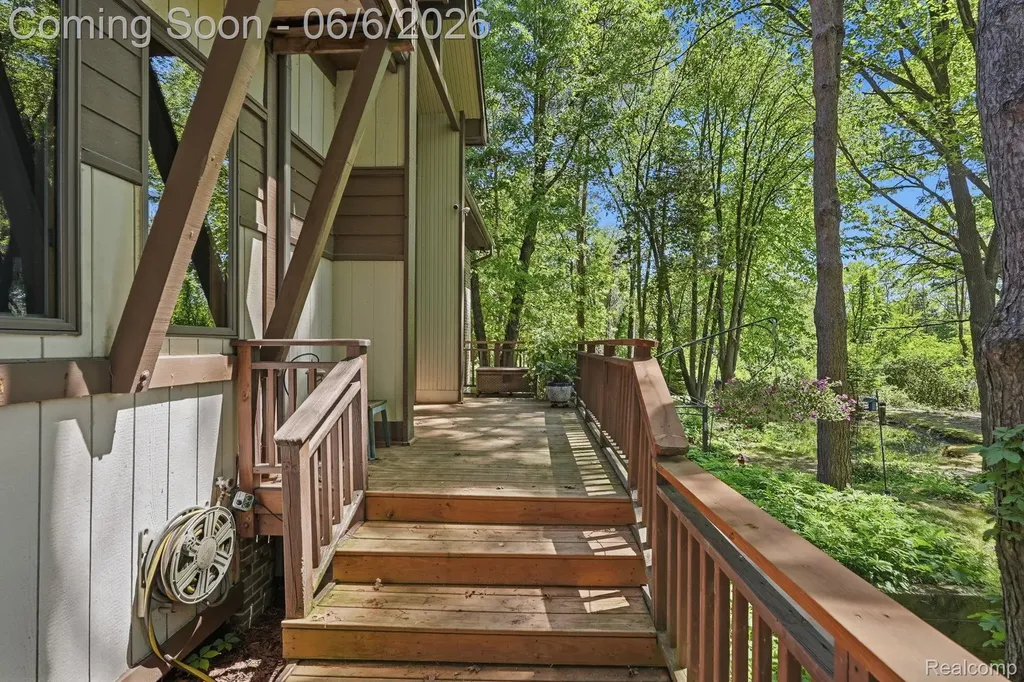 356 Avanti Lane Highland Charter Township MI 48357