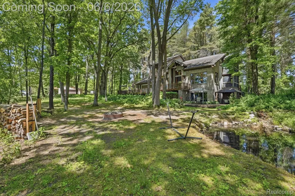 356 Avanti Lane Highland Charter Township MI 48357