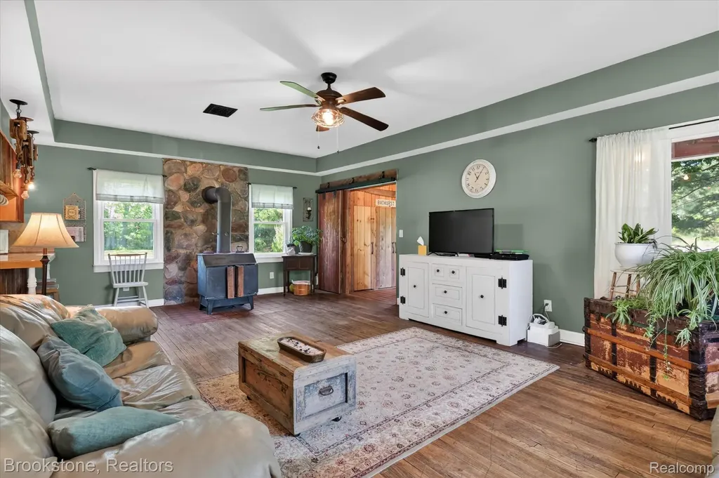 9455 Andersonville Road Springfield Charter Township MI 48346