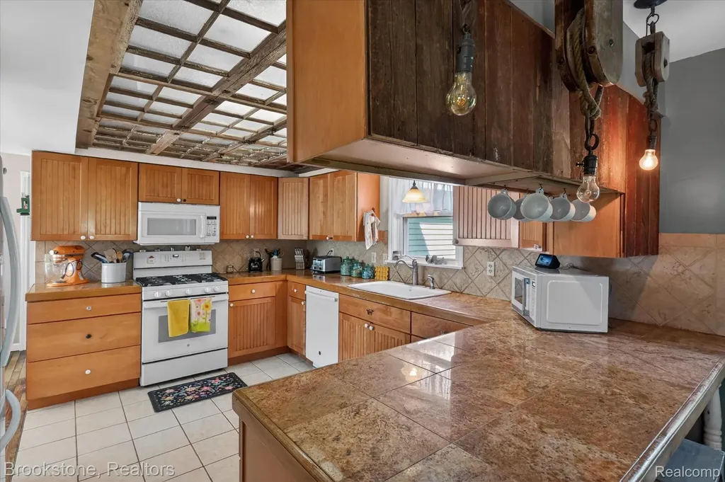 9455 Andersonville Road Springfield Charter Township MI 48346