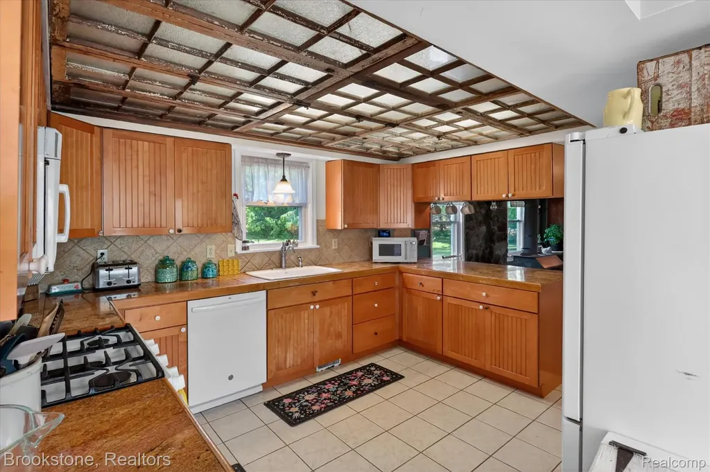 9455 Andersonville Road Springfield Charter Township MI 48346