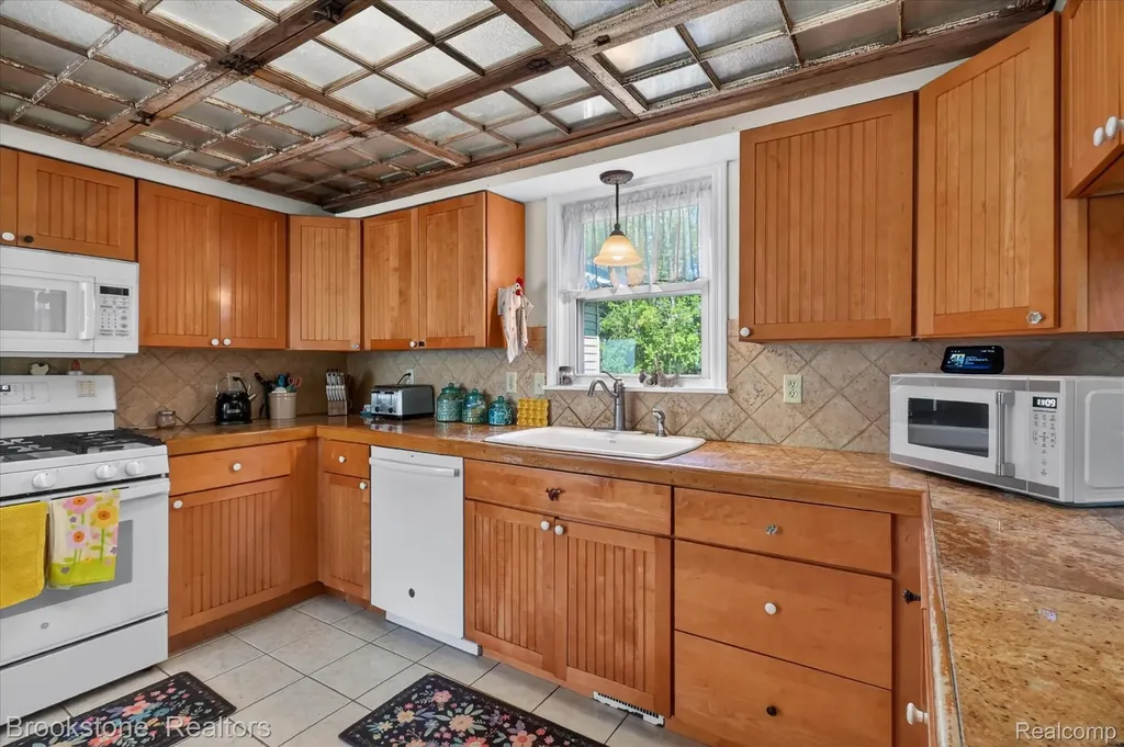 9455 Andersonville Road Springfield Charter Township MI 48346