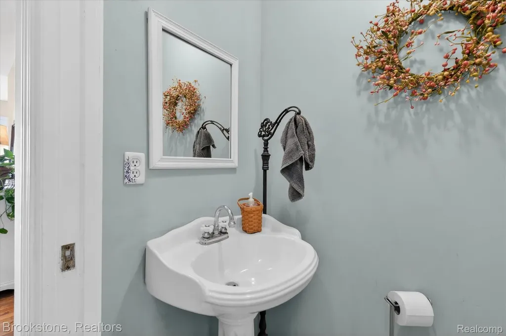 9455 Andersonville Road Springfield Charter Township MI 48346