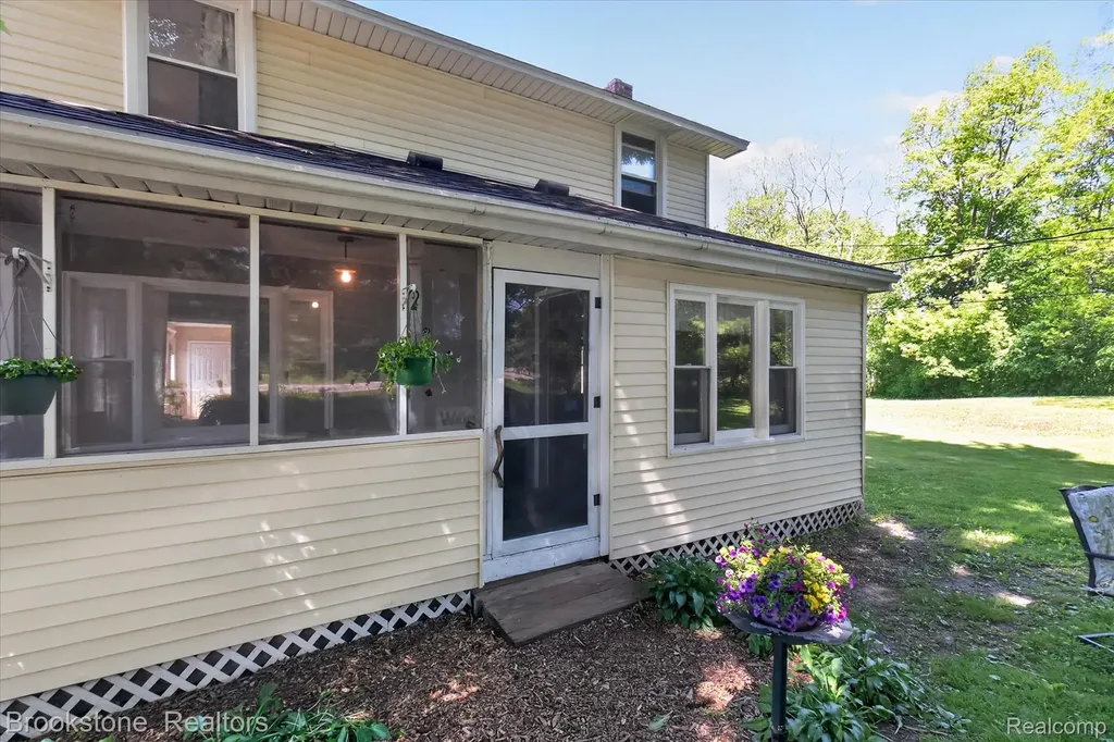9455 Andersonville Road Springfield Charter Township MI 48346