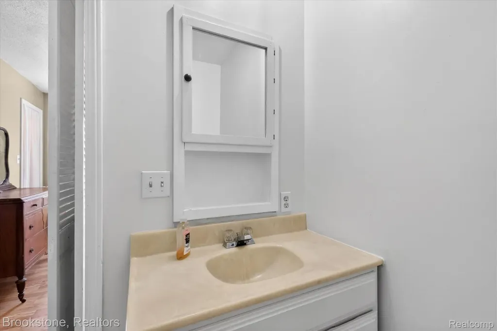 9455 Andersonville Road Springfield Charter Township MI 48346