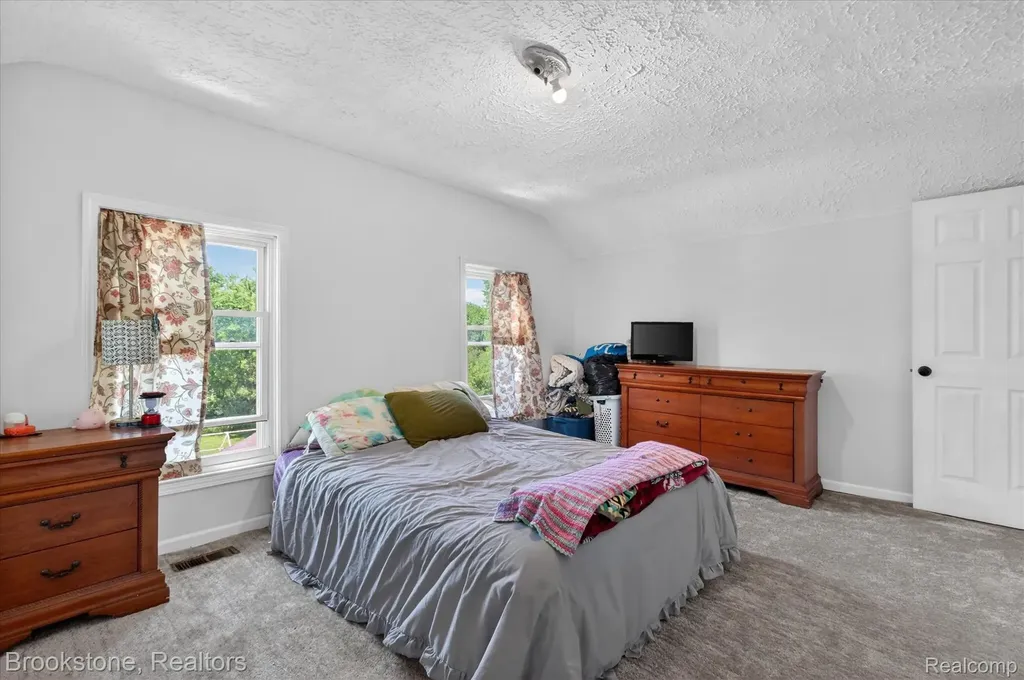 9455 Andersonville Road Springfield Charter Township MI 48346