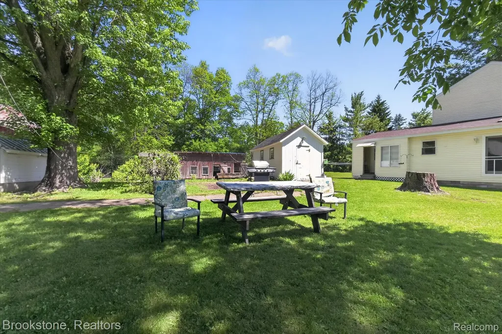 9455 Andersonville Road Springfield Charter Township MI 48346