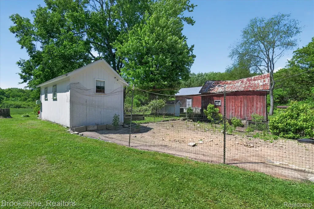 9455 Andersonville Road Springfield Charter Township MI 48346