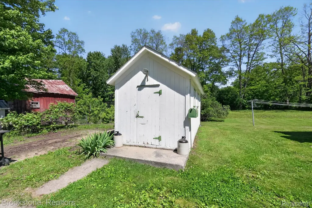 9455 Andersonville Road Springfield Charter Township MI 48346