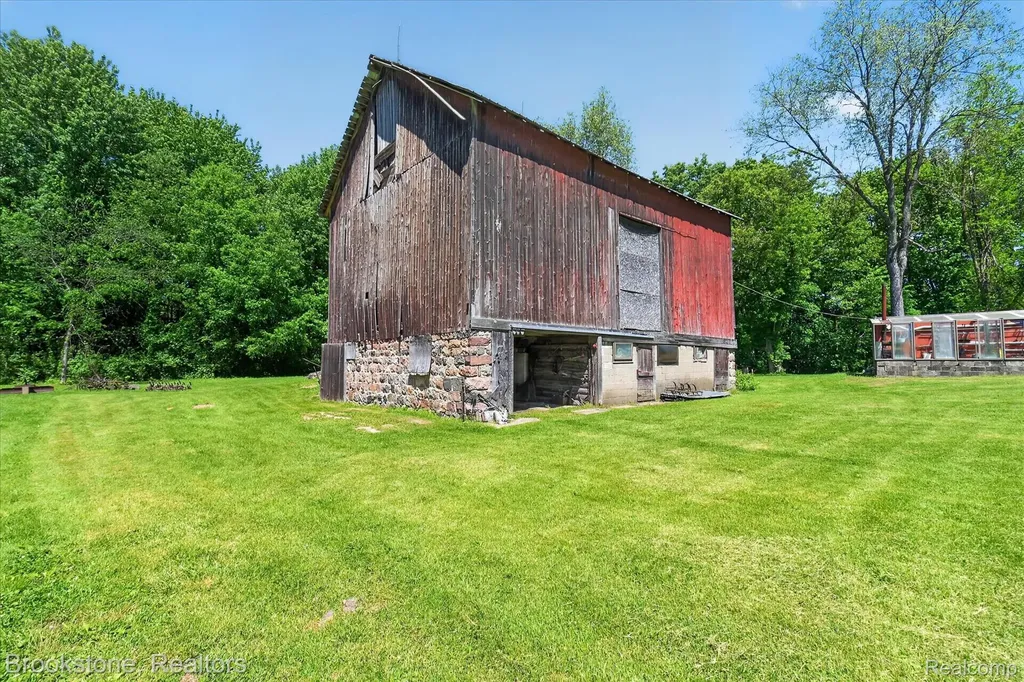 9455 Andersonville Road Springfield Charter Township MI 48346