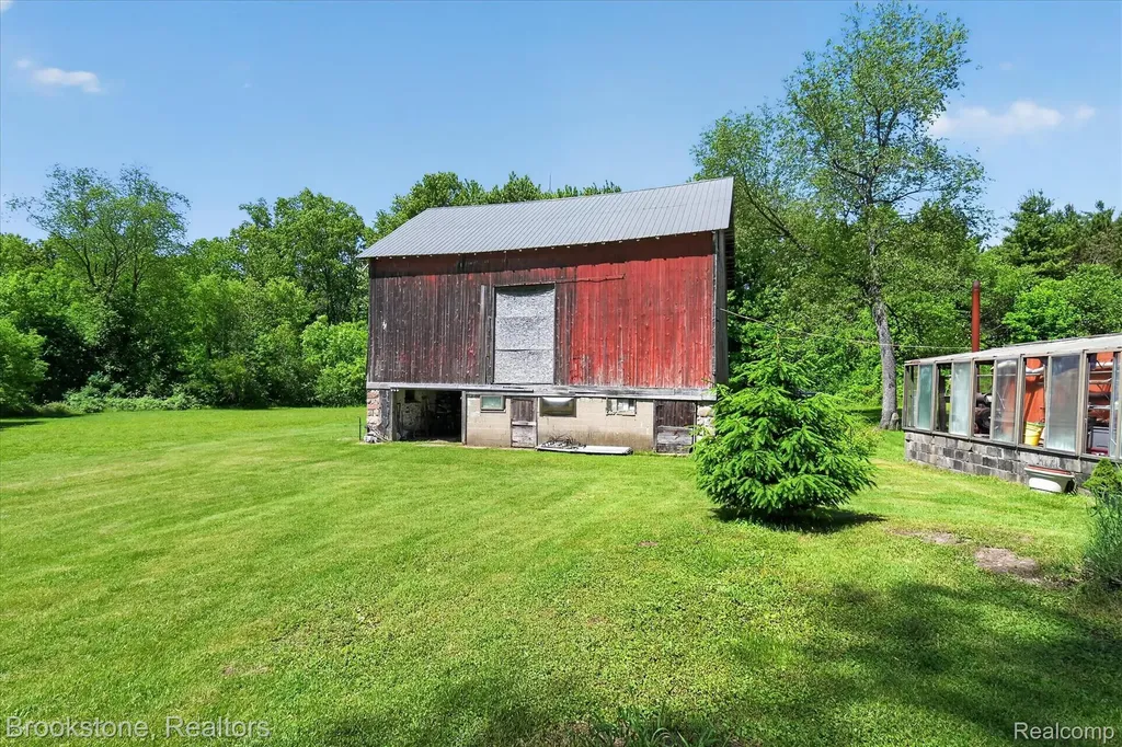 9455 Andersonville Road Springfield Charter Township MI 48346