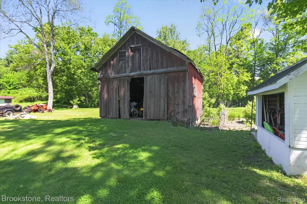 9455 Andersonville Road Springfield Charter Township MI 48346